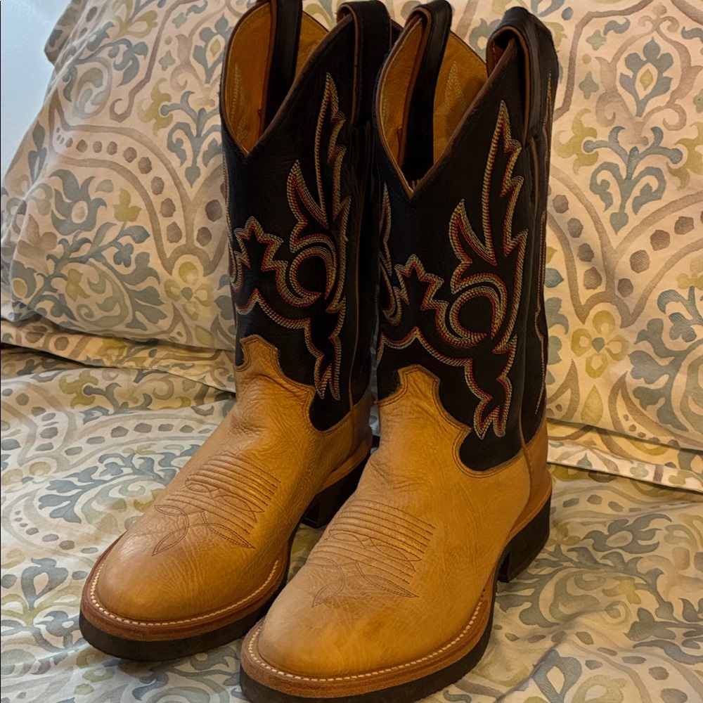 Justin Boots Black and Tan Cowboy Boots